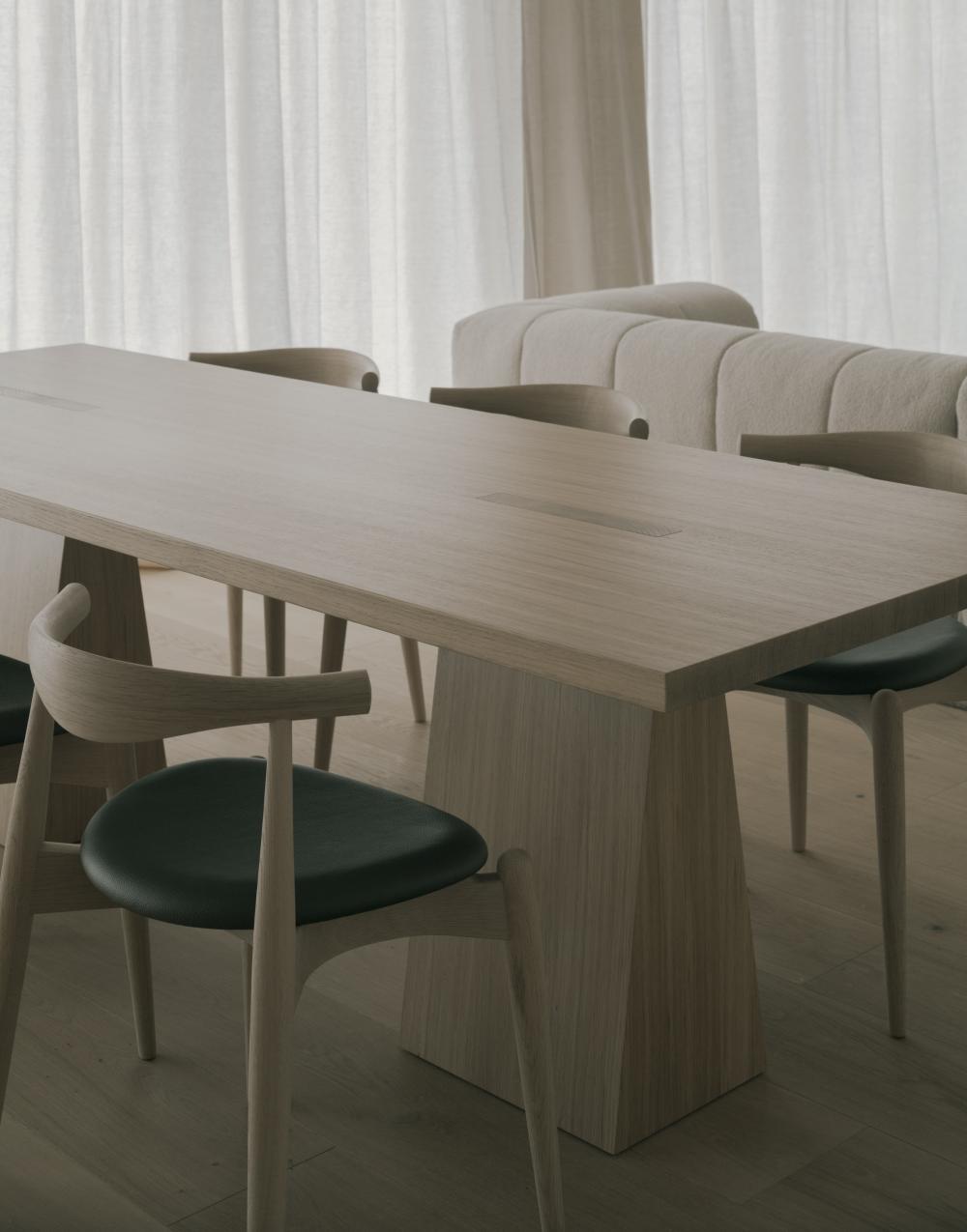 Holzesstisch Incas Agapecasa Carl hansen Stühle